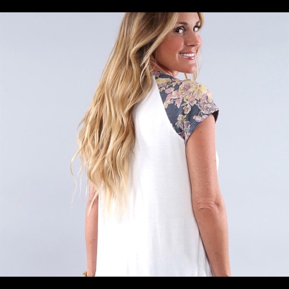 🍍Floral sleeved baseball tee🍍 - Picture 2 of 6